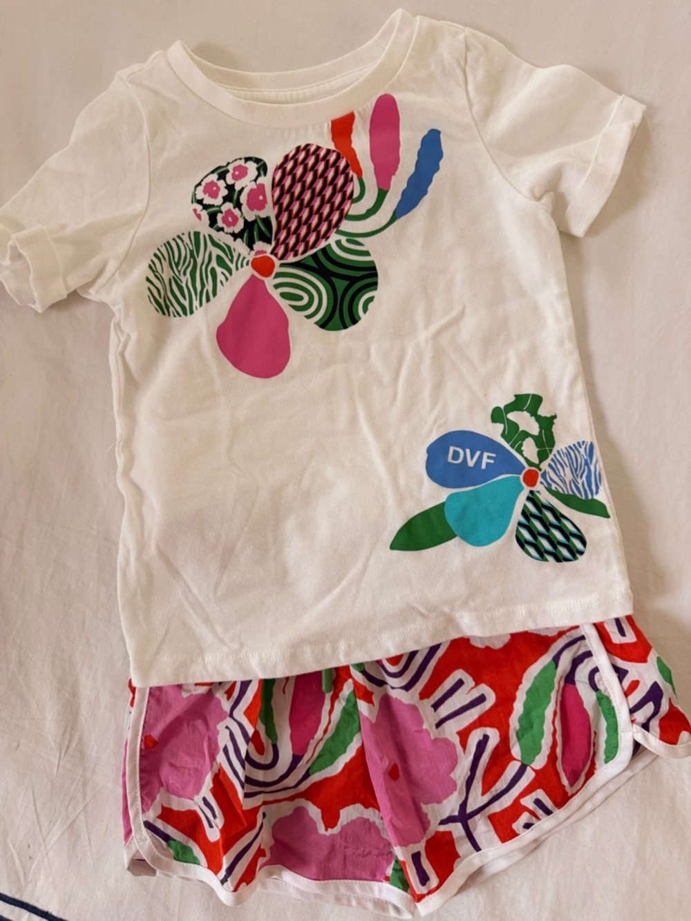 Diane Von Furstenberg Kids White Floral Graphic Tee & Multicolor Shorts Set